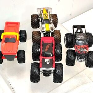 4 Hotwheels Monster Trucks